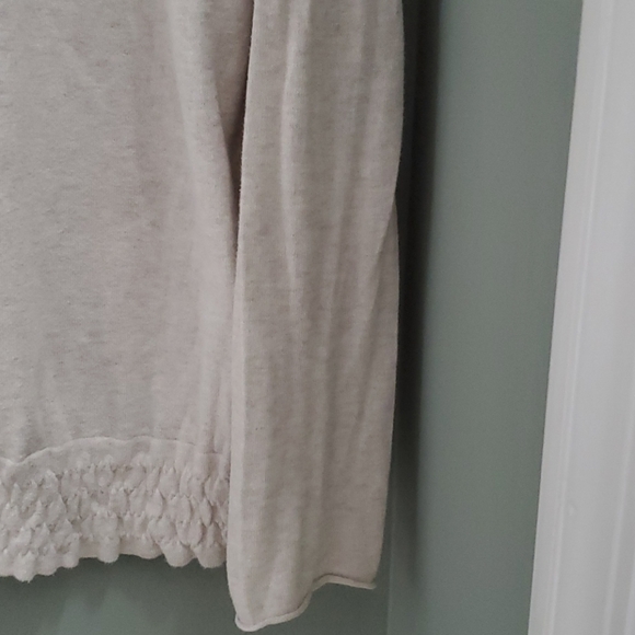 Ann Taylor Loft lightweight sweater/shirt - Picture 7 of 9